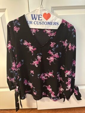 Cece Black Floral V-Neck Tie-Sleeve Top - Pink & Blue Print